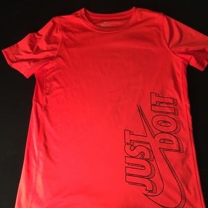Women’s Nike Dry fit short sleeve shirt